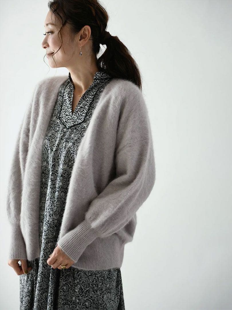 ハグオーワー　フォックスカシミヤカーディガン　カレンソロジー　マディソンブルー