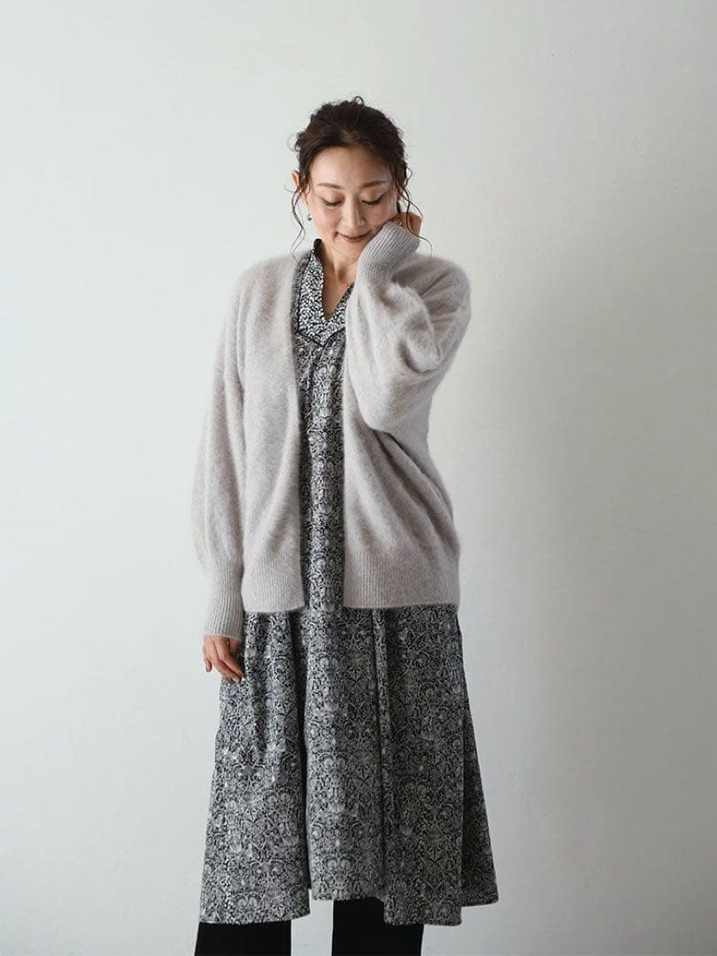 ハグオーワー　フォックスカシミヤカーディガン　カレンソロジー　マディソンブルー