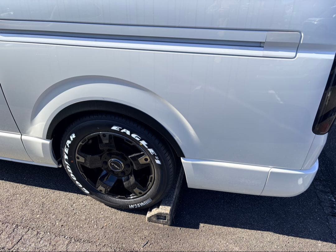 ハイエース　オーバーフェンダー　マットブラック　少しの値下げ可能！