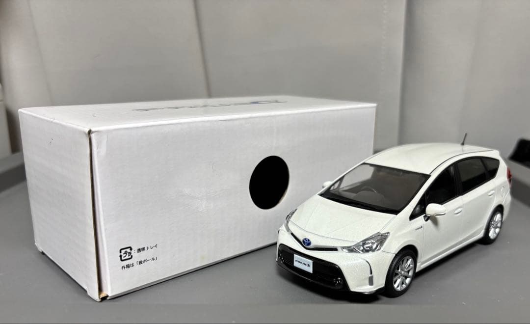 トヨタのカラーサンプル。3台セット。