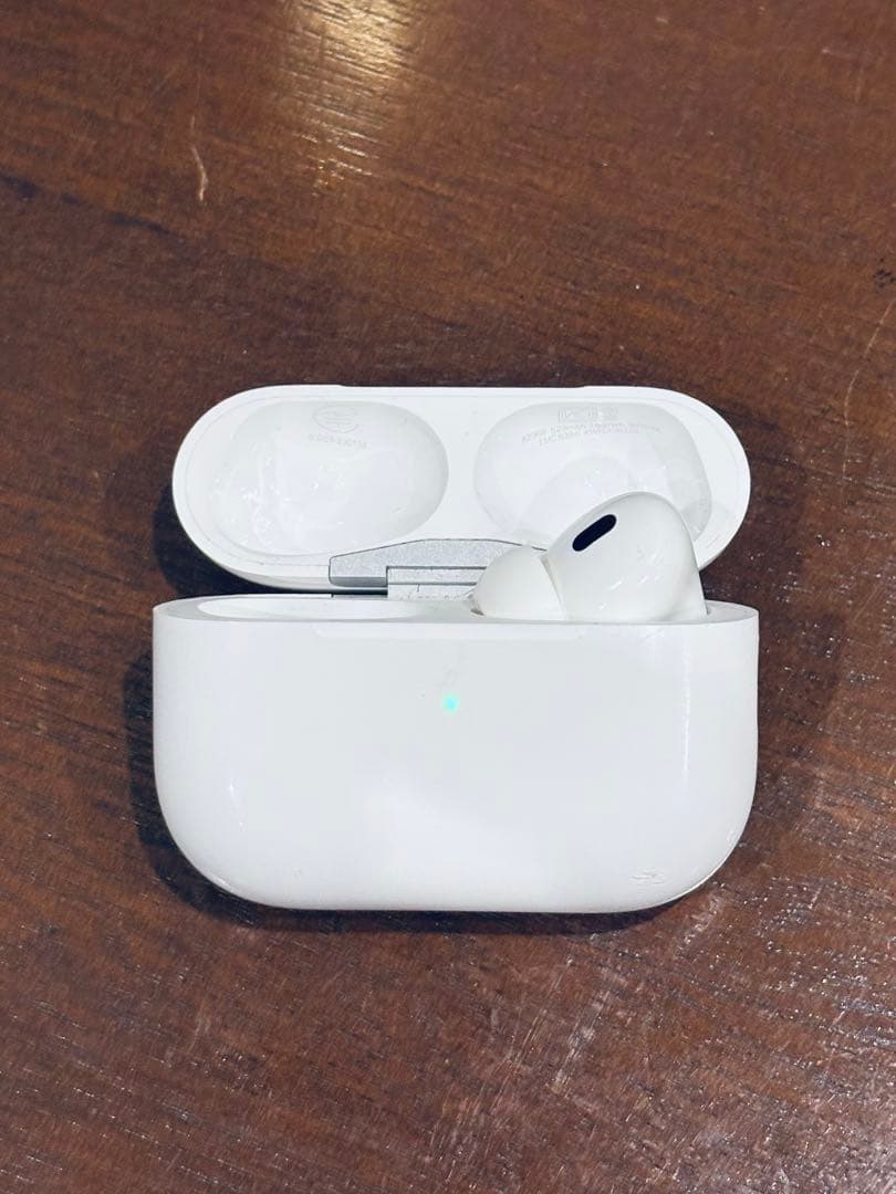 Airpods Pro A3047 第2世代タイプC　充電ケース と右耳