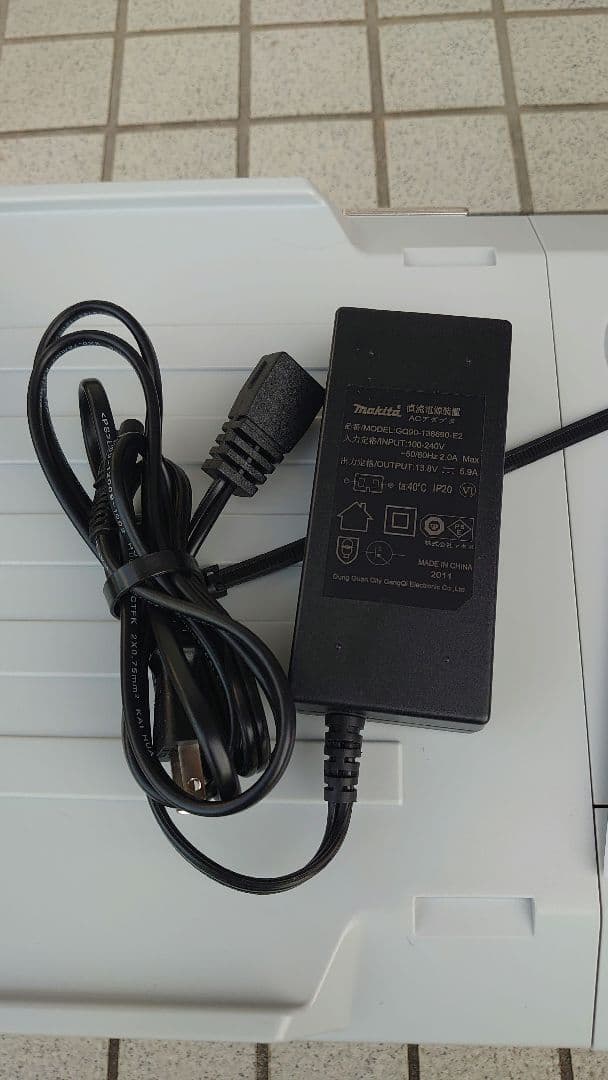 Makita CW180DZ 冷温庫