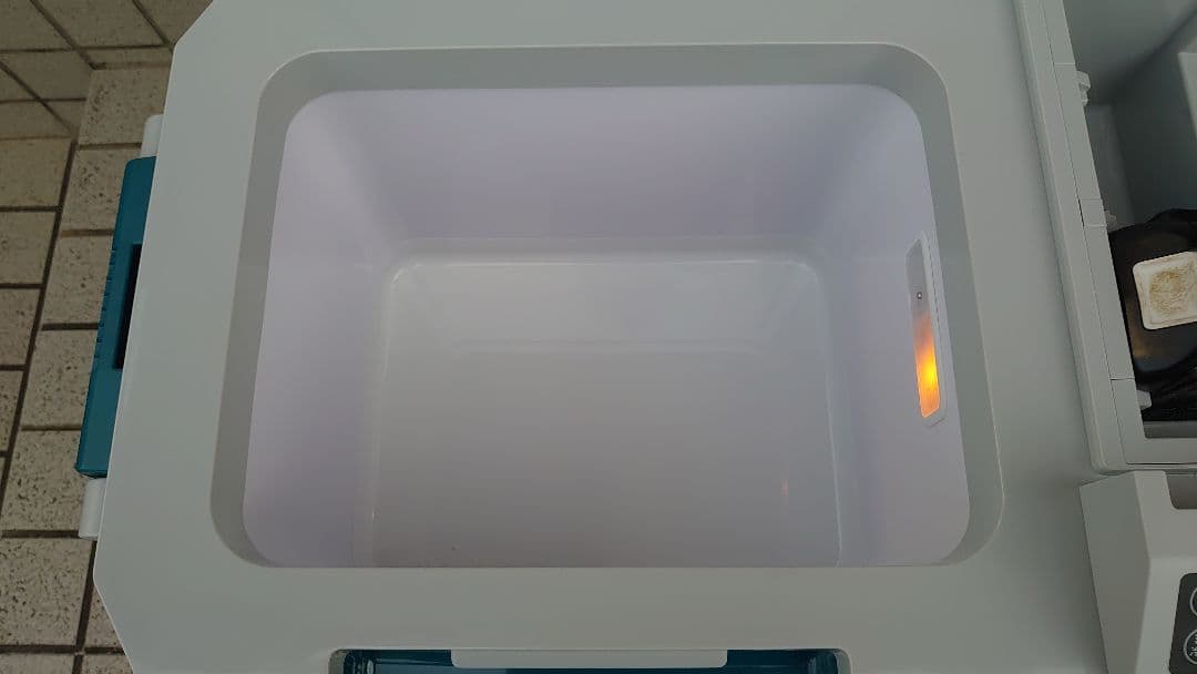 Makita CW180DZ 冷温庫