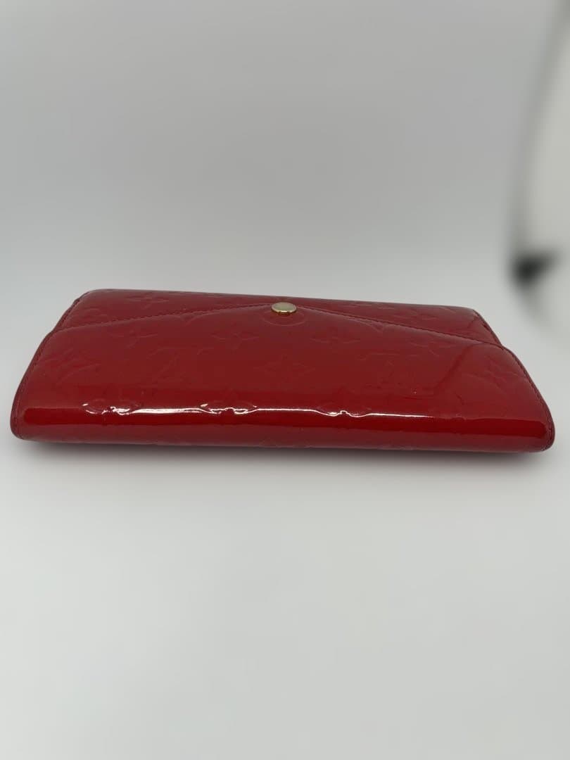 長財布　ヴィトン　ポルトフォイユサラ　ヴェルニ