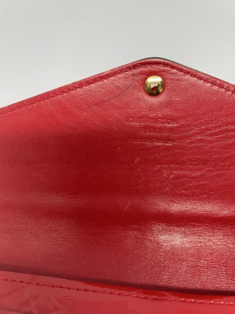 長財布　ヴィトン　ポルトフォイユサラ　ヴェルニ