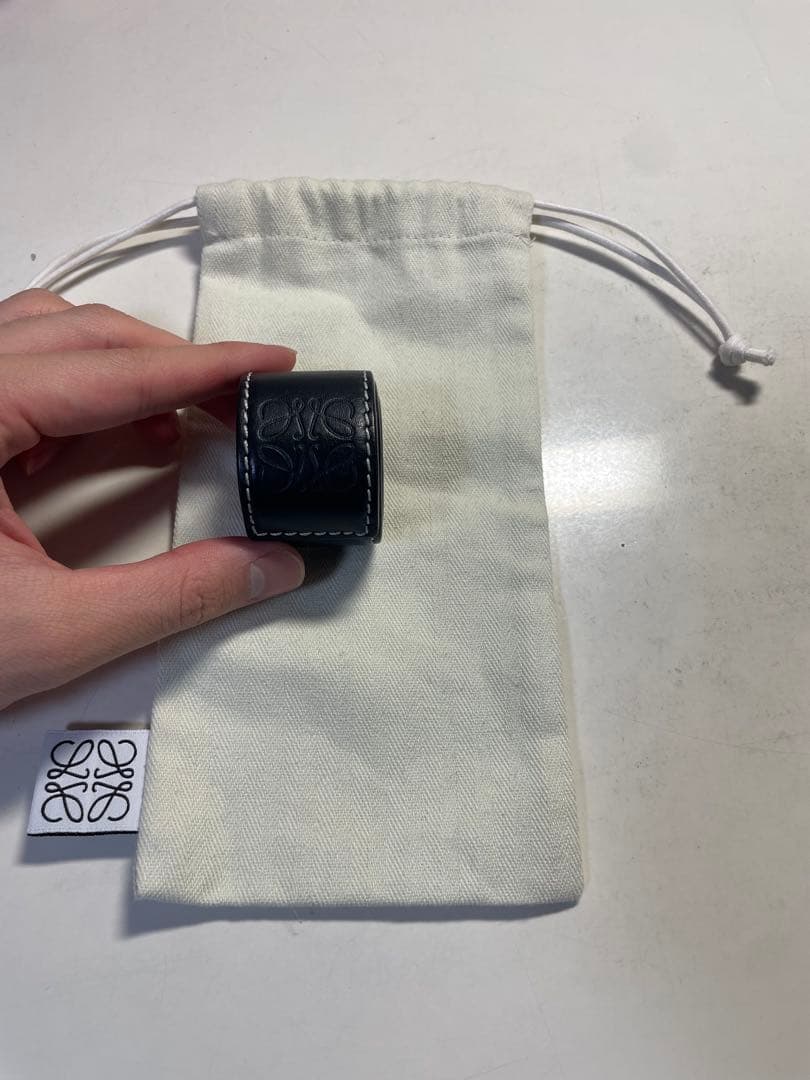 ロエベ スラップ アナグラム レザー ブレスレット 黒