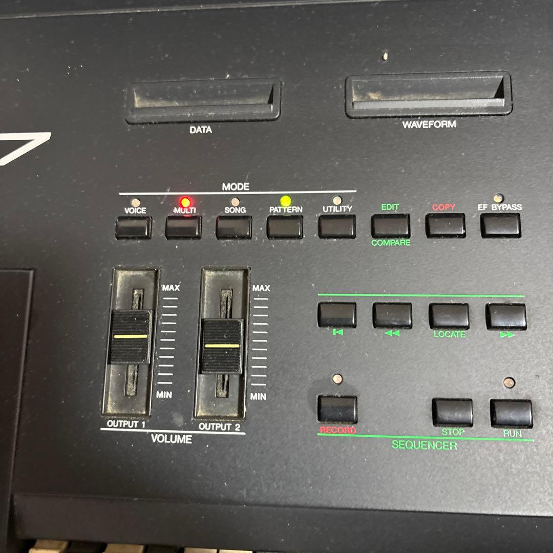 Yamaha SY77 シンセサイザー ケース付き