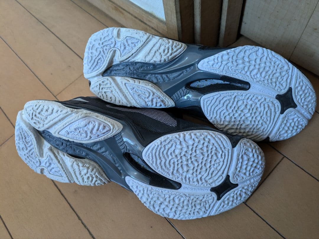 【美品】Mizuno バレーボールシューズ　ウエーブライトニング 週末セール