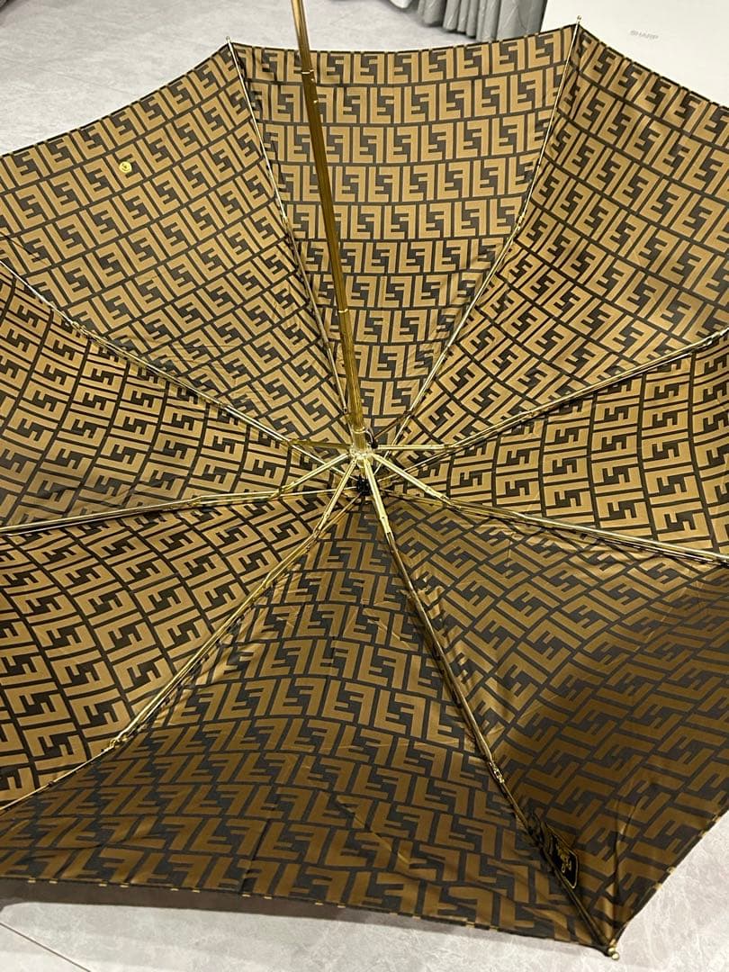 【人気】FDNDI フェンディ 折り畳み傘 ワンタッチ開閉 ズッカ 総柄