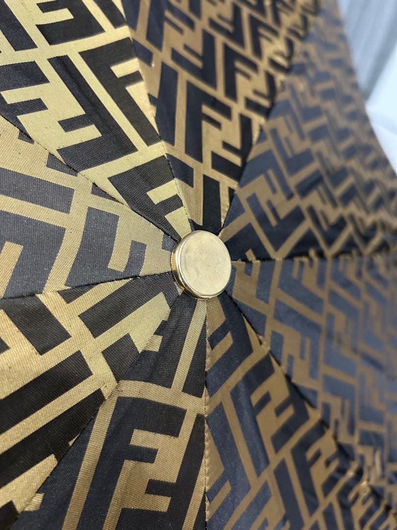 【人気】FDNDI フェンディ 折り畳み傘 ワンタッチ開閉 ズッカ 総柄