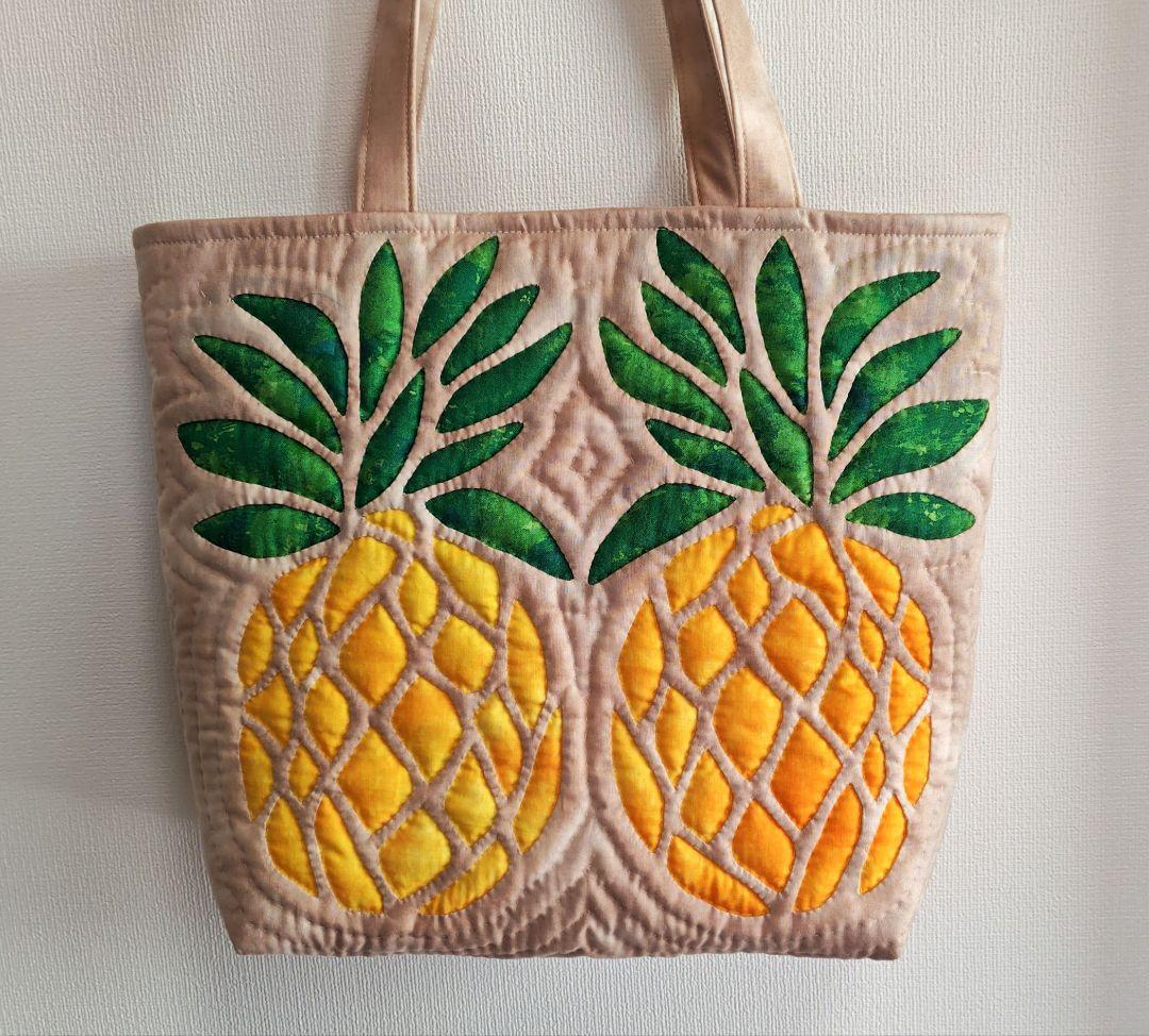アッコちゃん！ハンドメイド　ハワイアンキルトバッグ