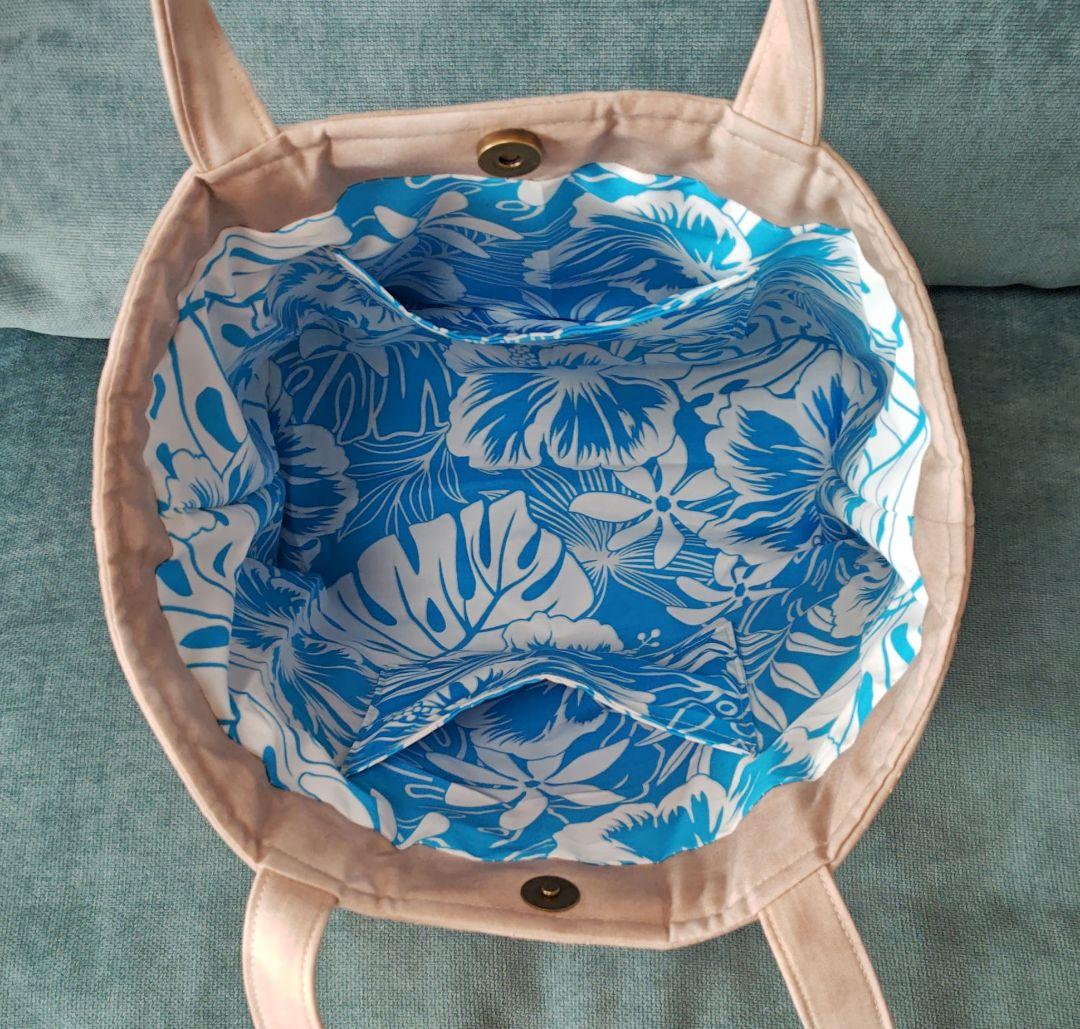 アッコちゃん！ハンドメイド　ハワイアンキルトバッグ