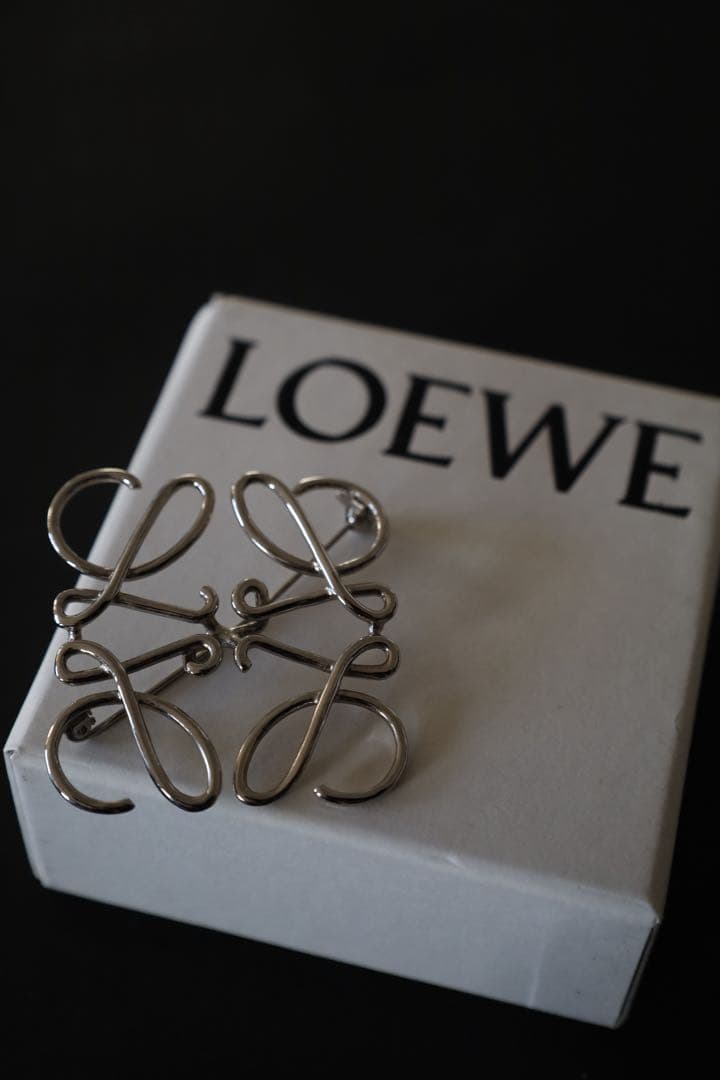 LOEWE アナグラムブローチ シルバー