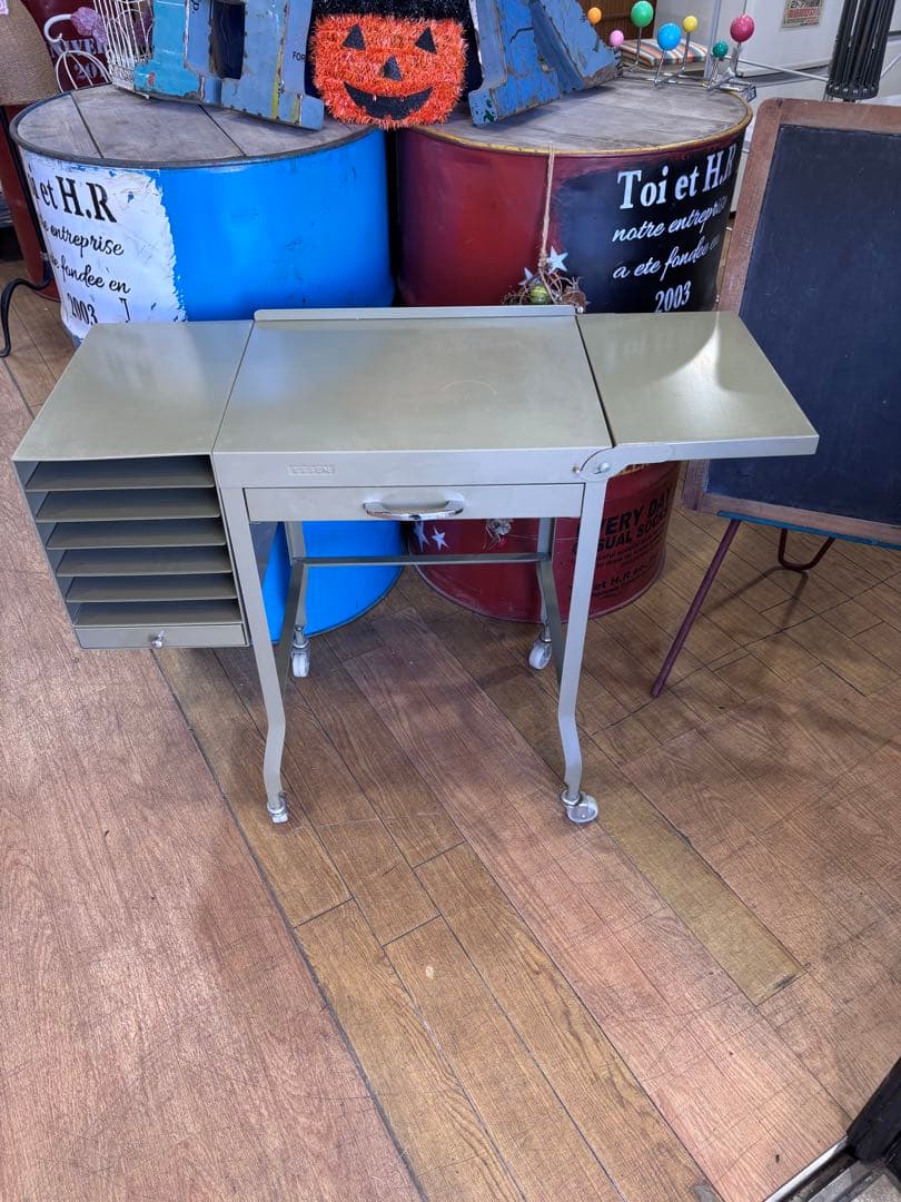 T8 ESSEN スチールデスク