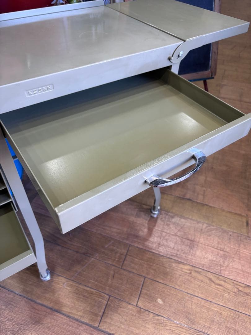 T8 ESSEN スチールデスク