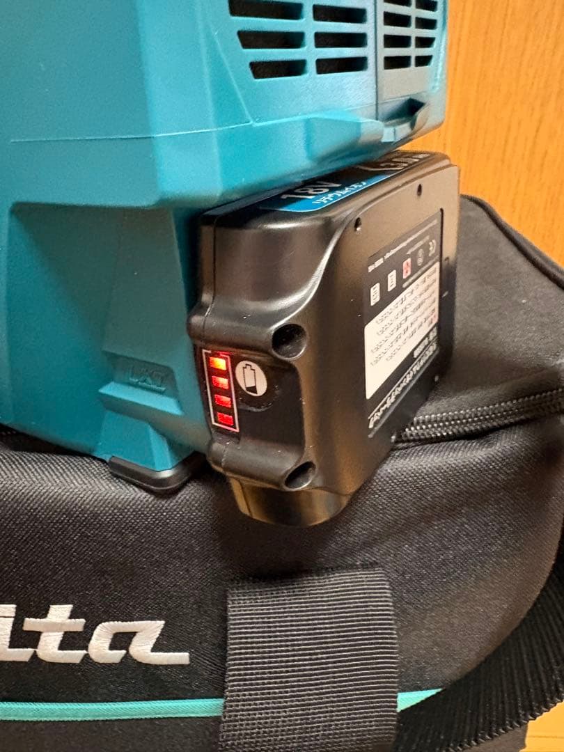 あ*〜様 Makita 充電式クリーナCL184D ／充電器DC18RF／BL1