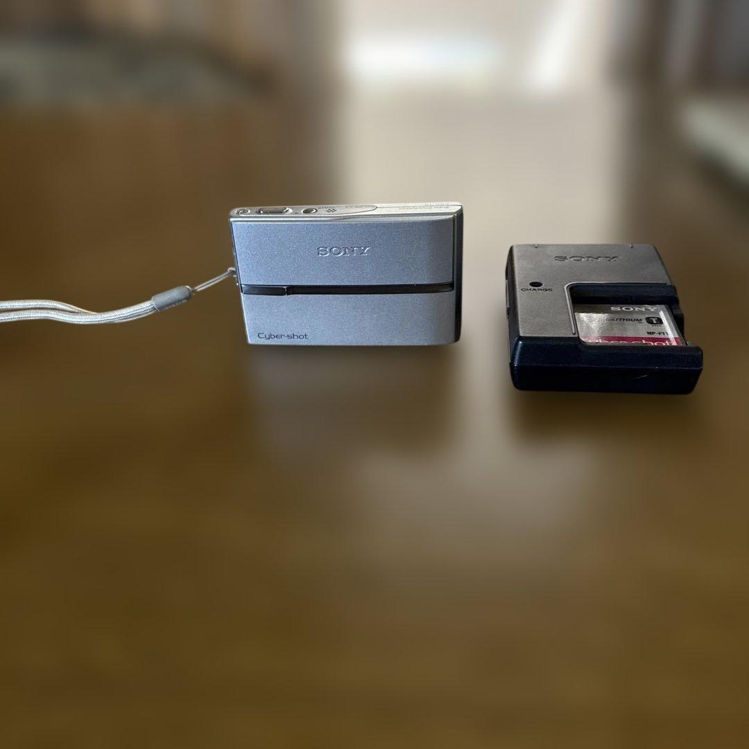 SONY Cyber-shot デジタルカメラ 本体と充電器