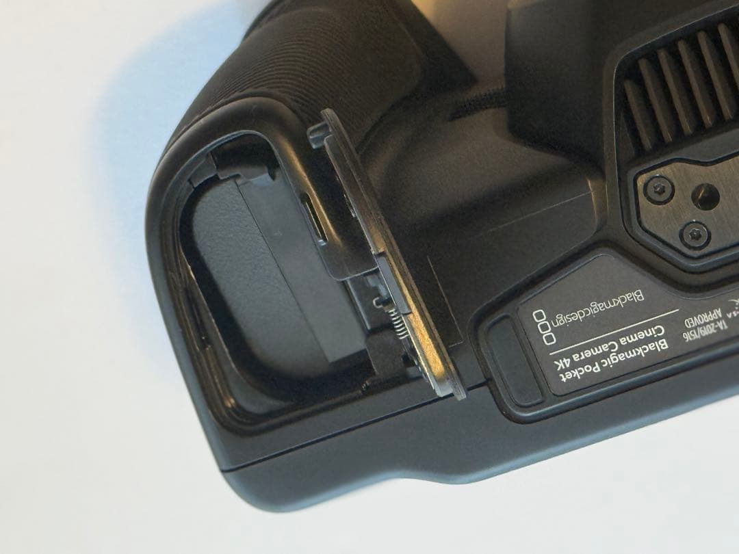 BMPCC 4K 本体 MFT／動作良好 元箱/電源互換LP-E6付 キャップ無