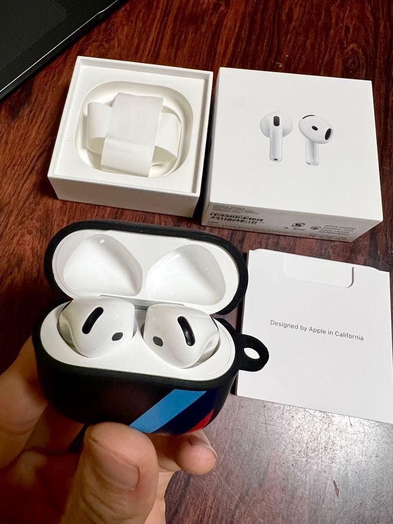 【らいとひかる 】Airpods 4 ANC無し。mxp63j/a