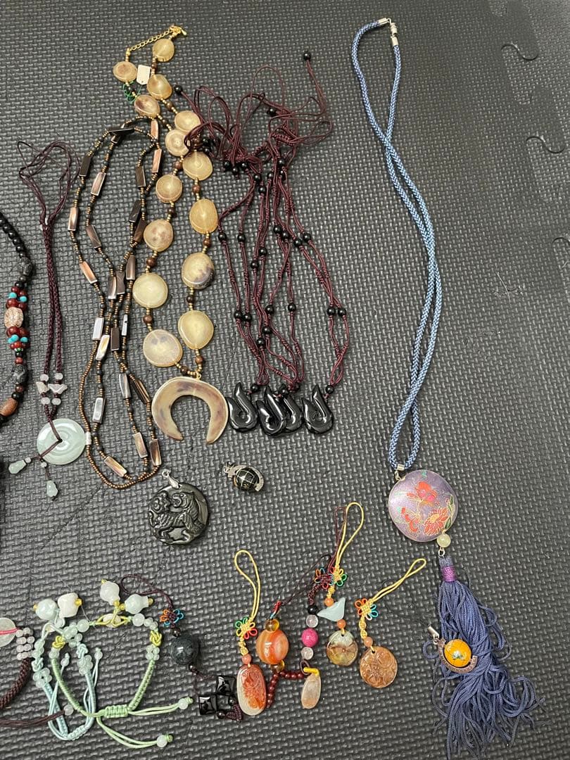 翡翠　水牛　水晶　ネックレス　ブレスレット　キーホルダー