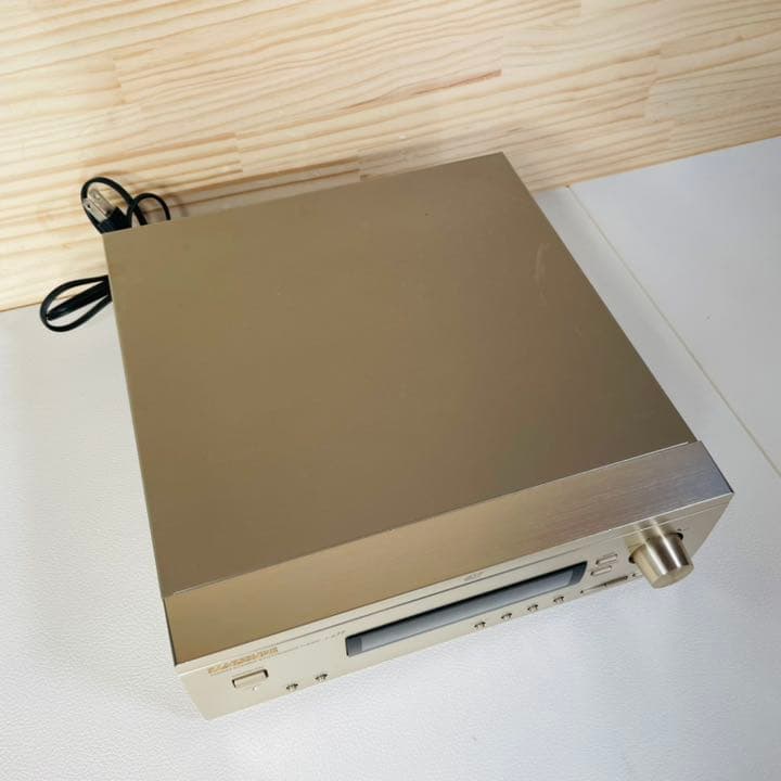 SANSUI 高感度高音質　チューナー　T-α77