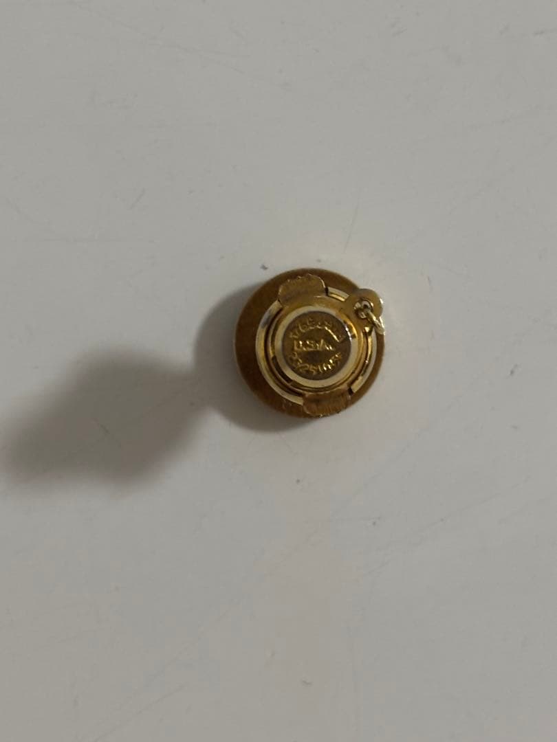 本物　18金 真　ピンバッチ