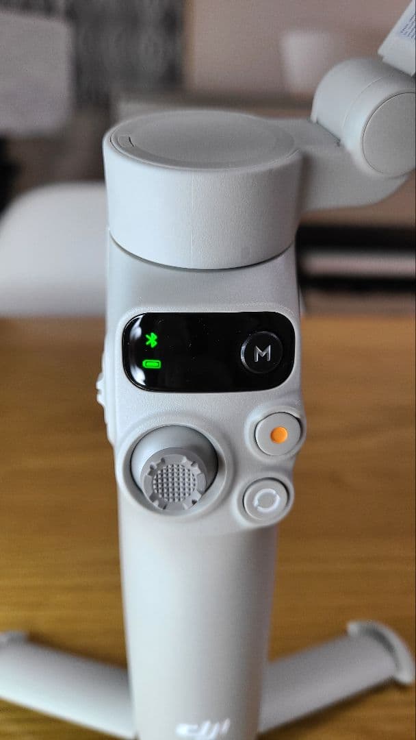 DJI Osmo Mobile 7 スマホ用スタビライザー 　ジンバル