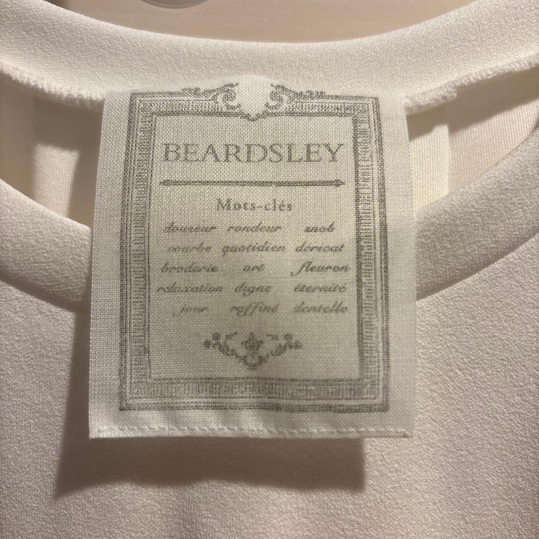 BEARDSLEYビアズリー　ラウンドヘムプルオーバー ホワイト