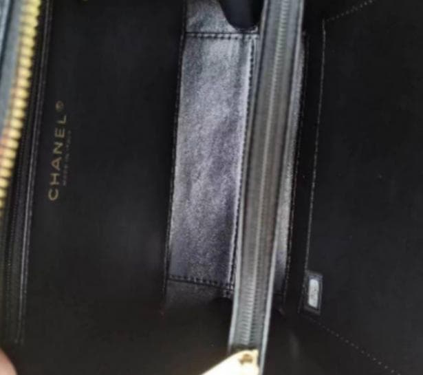 ブラックレザーショルダーバッグ