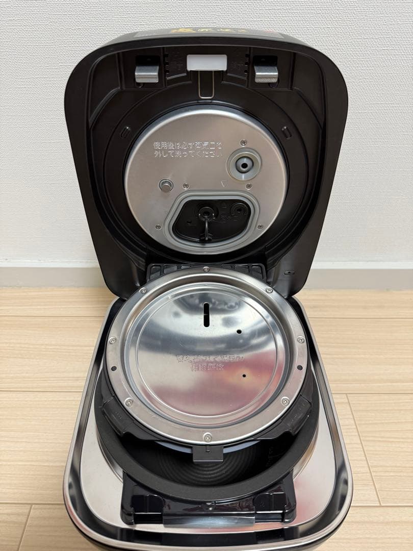 TOSHIBAの最高級　炊飯器 RC-10ZWT