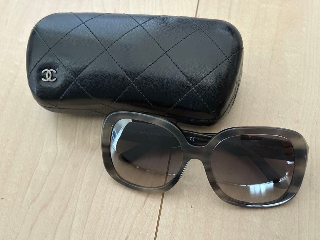 Burberry グレー系ラウンドサングラス ケース付き