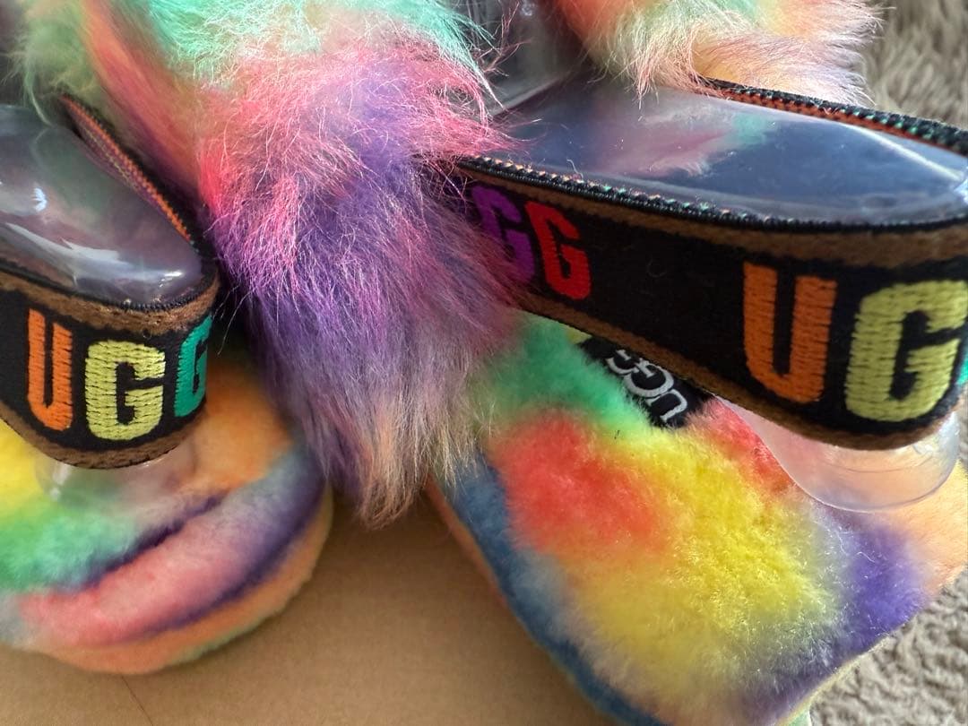 年内最終セール★新品UGG W FLUFF YEAH PRIDE RAINBOW