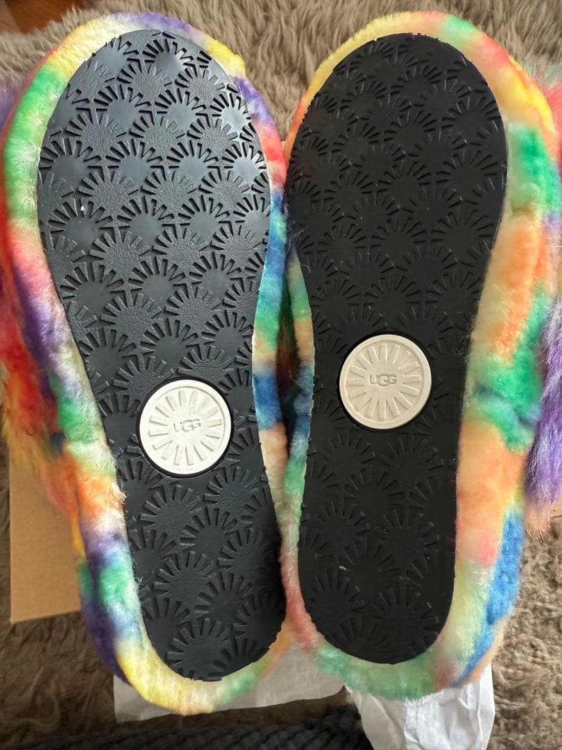 年内最終セール★新品UGG W FLUFF YEAH PRIDE RAINBOW