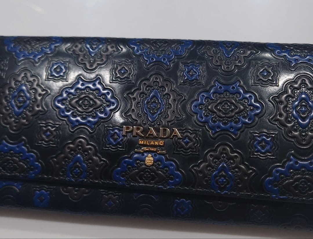 PRADA プラダ　幾何学模様 長財布 ブラック×ブルー