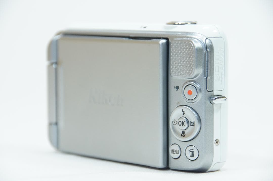 【美品／動作確認済】Nikon COOLPIX S6600 デジタルカメラ 白