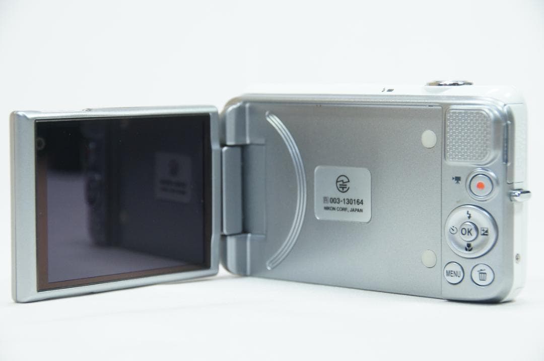 【美品／動作確認済】Nikon COOLPIX S6600 デジタルカメラ 白