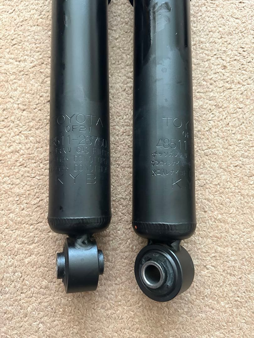 ハイエース200系7型新車外し ショックアブソーバー