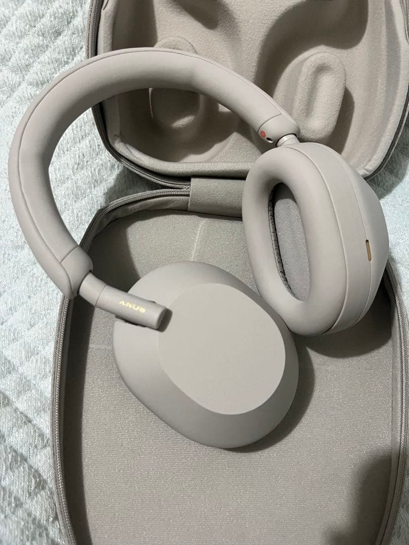 SONY製 WH-1000XM5 高性能ノイキャンヘッドホン（ほぼ未使用）