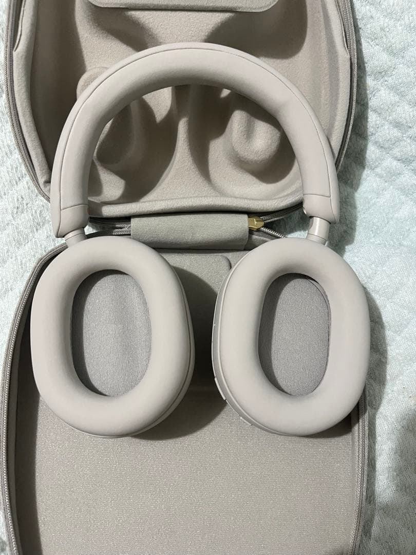 SONY製 WH-1000XM5 高性能ノイキャンヘッドホン（ほぼ未使用）