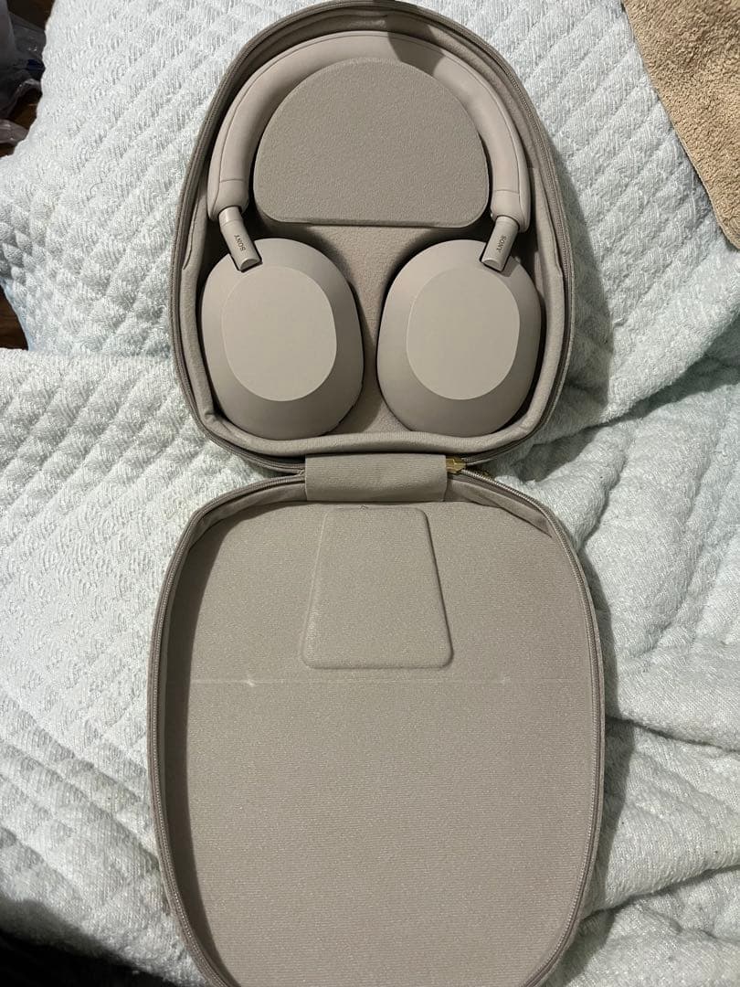 SONY製 WH-1000XM5 高性能ノイキャンヘッドホン（ほぼ未使用）