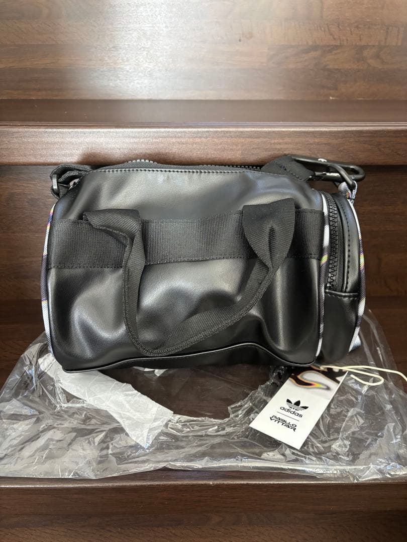 アディダスオリジナルス ミニ ダッフルバッグ パブロ・ヴィター コラボ