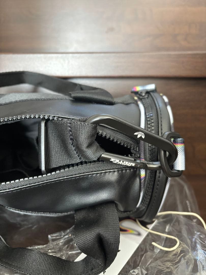 アディダスオリジナルス ミニ ダッフルバッグ パブロ・ヴィター コラボ