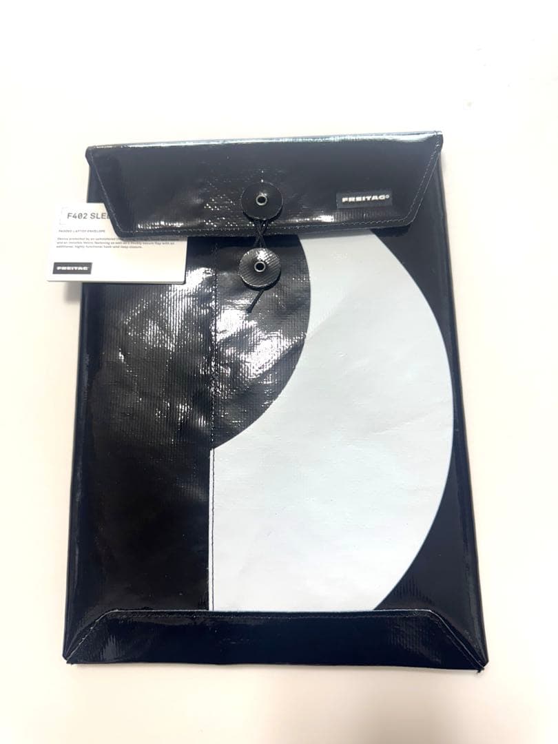 新品 未使用 タグ付 ブラック ホワイト F402 スリ一ブ タブレットケ一ス