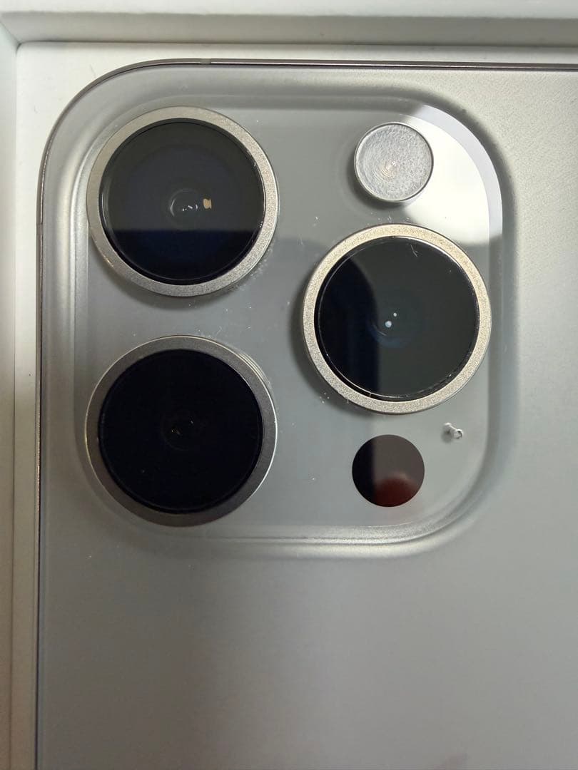 Apple iPhone 15Pro ナチュラルチタニウム本体