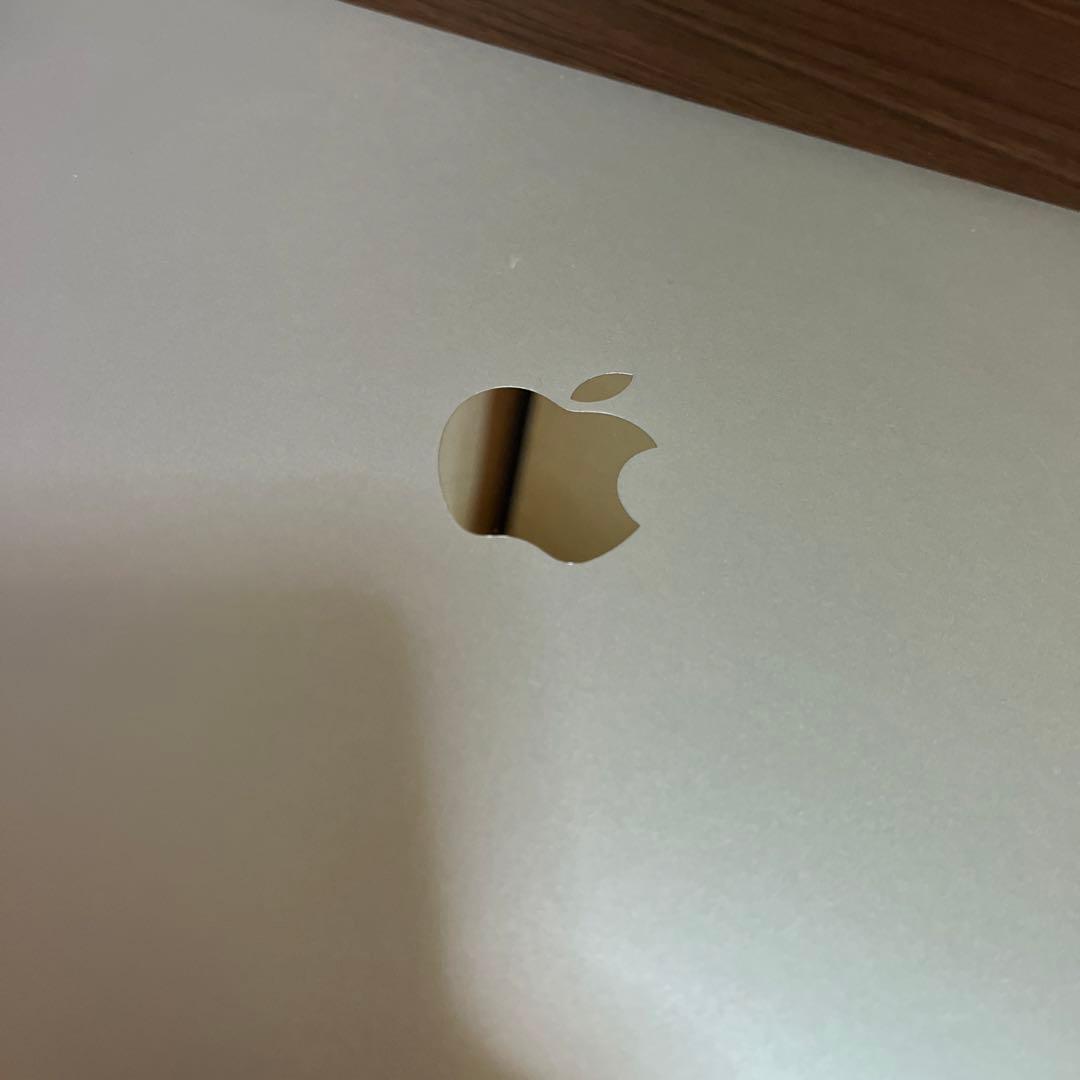 13インチmacbook air 本体　zeroshockパソコンケース付き！