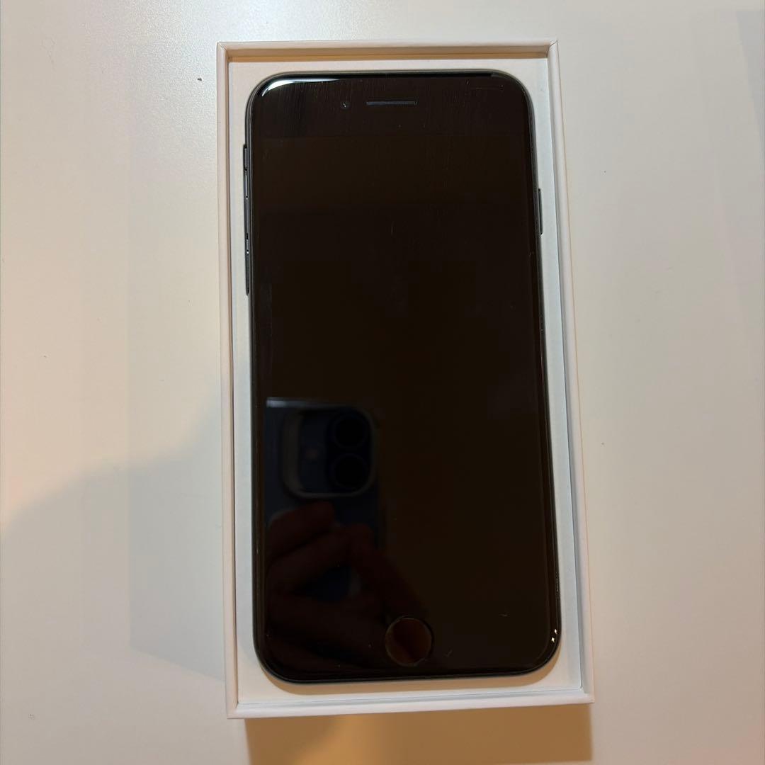 Apple iPhone SE (第2世代) 本体＋イヤホン＋箱　ブラック(黒)