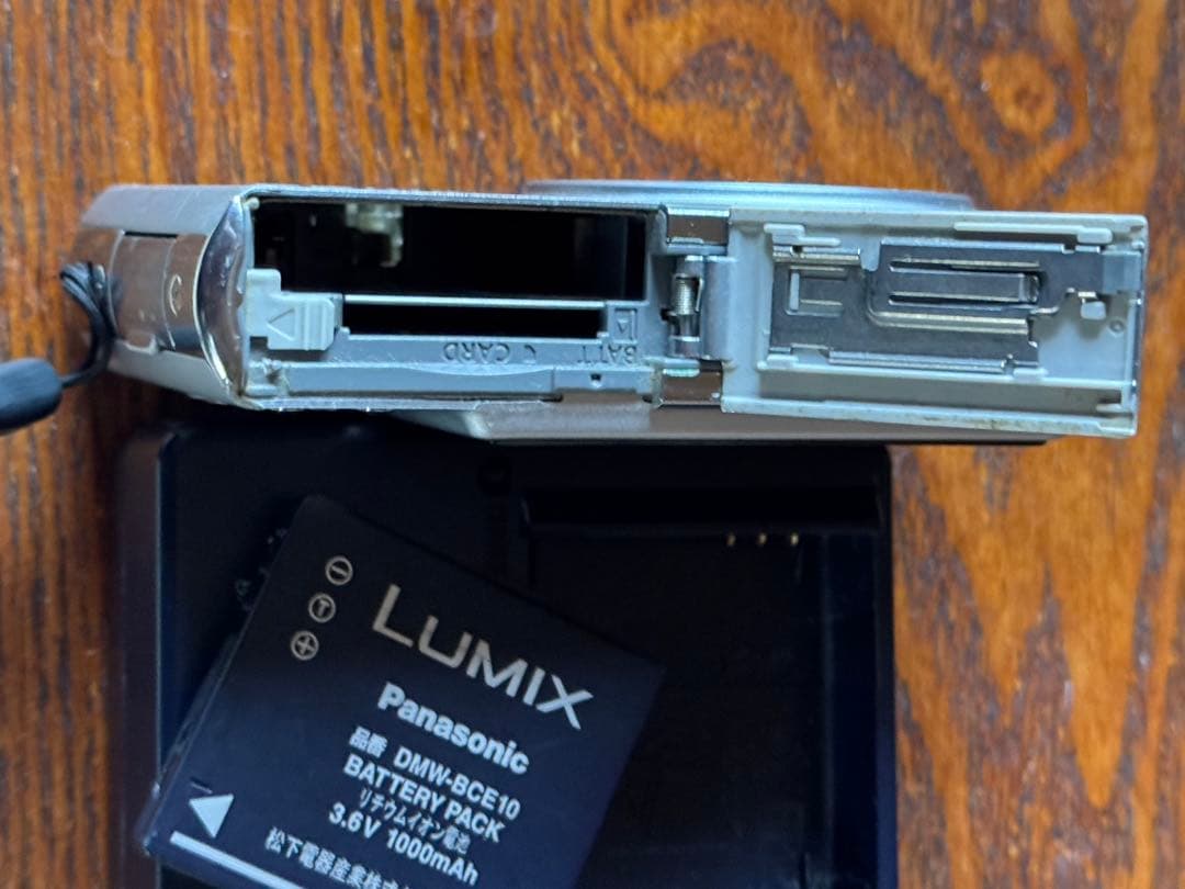 パナソニックLUMIX DMC-FX33 コンパクトデジタルカメラ　バッテリー付