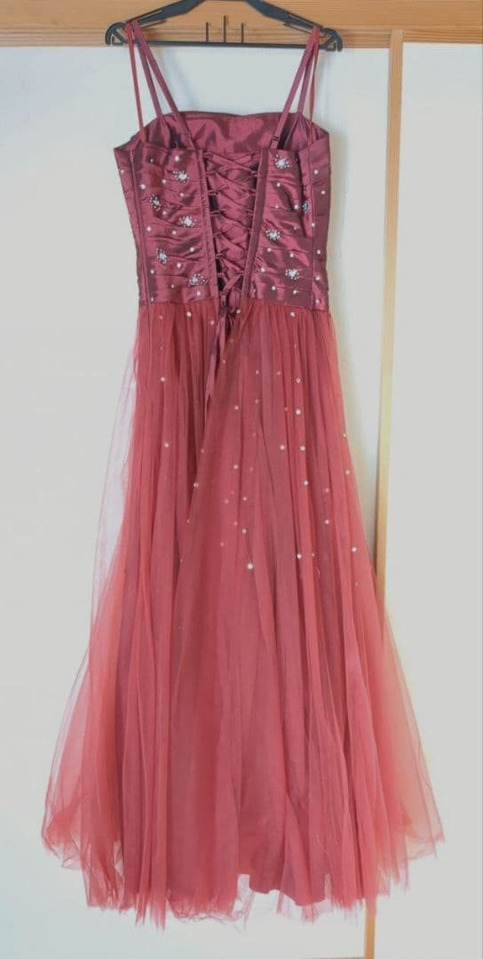 お値下げ中 ドレスルームアミ バーガンディ ビーズ装飾 ロングドレス