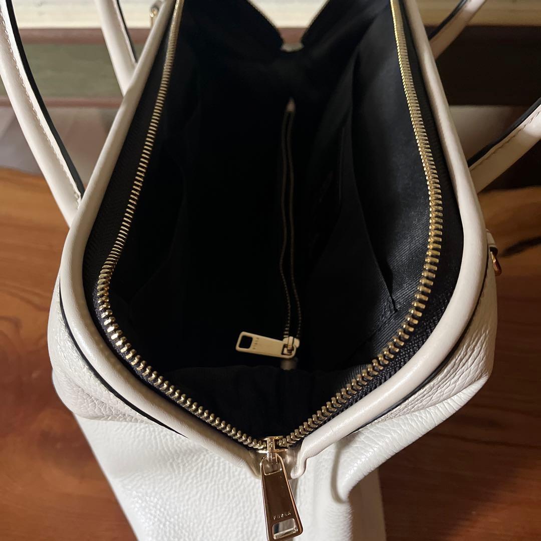 みーFURLA 薄いグレービジネスバッグ