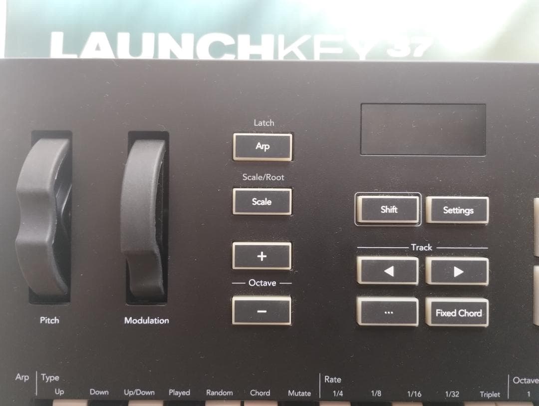 【美品・動作確認済】NOVATION Launchkey 37 MK3 元箱あり